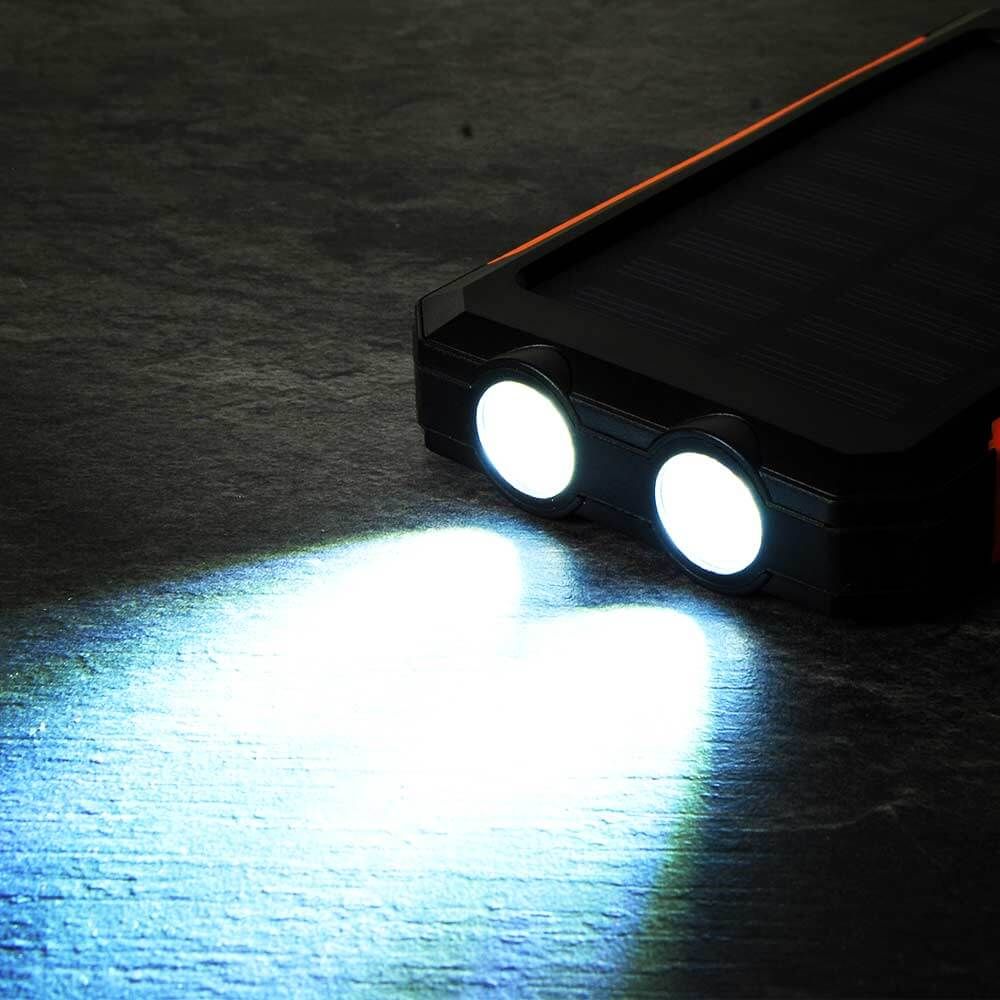 pengecas solar mudah alih dengan lampu LED
