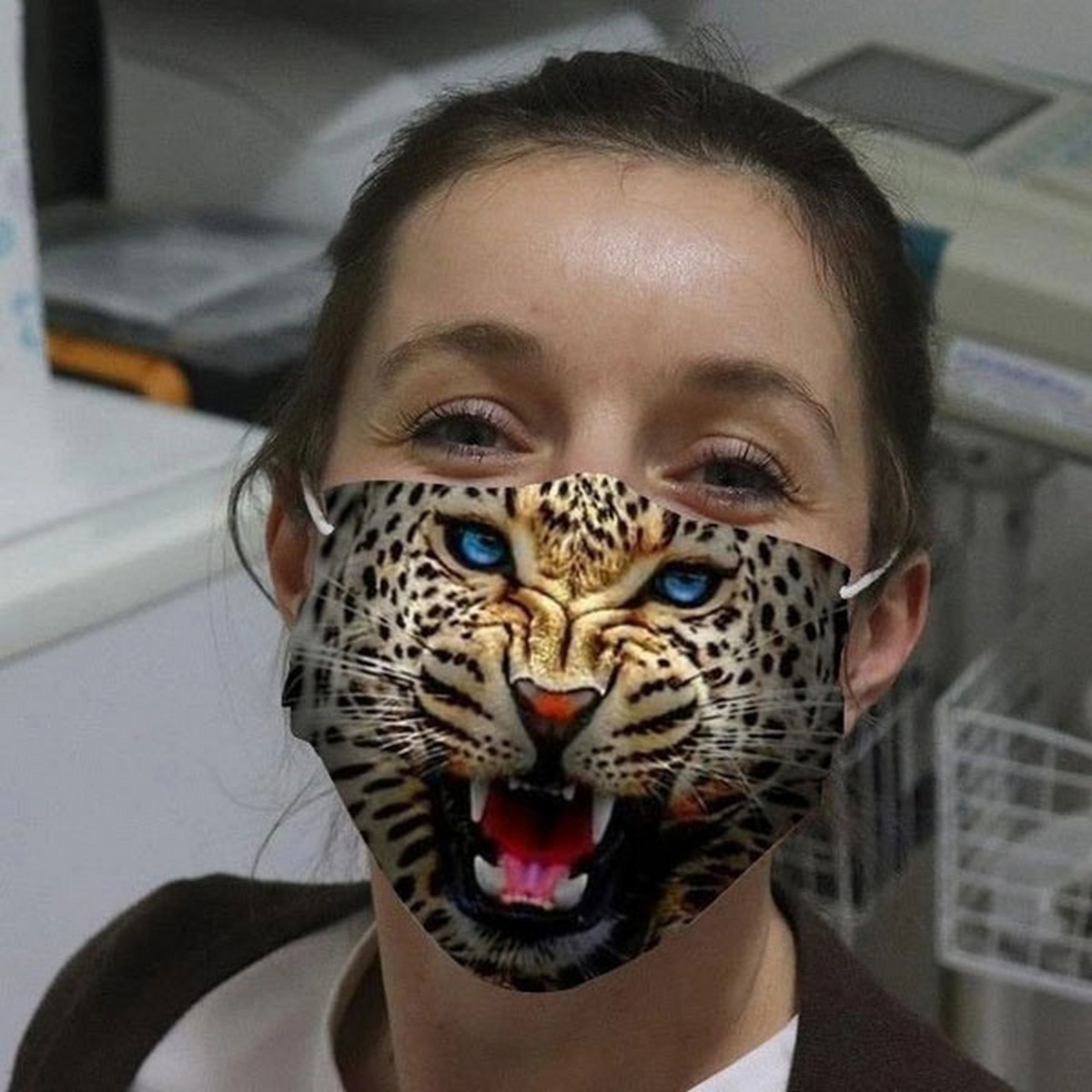 topeng muka leopard