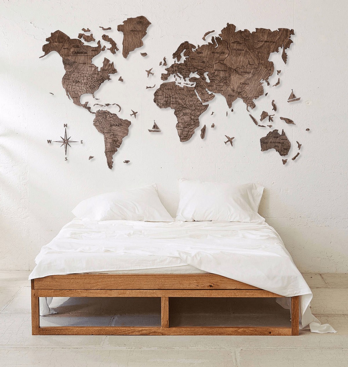 peta dunia kayu di dinding